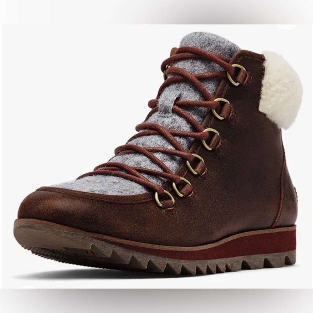 Sorel Women's Harlow Lace Cozy Boot - Waterproof  (Like New Condition)